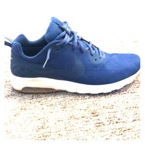 Nike men’s athletic shoes 10.5